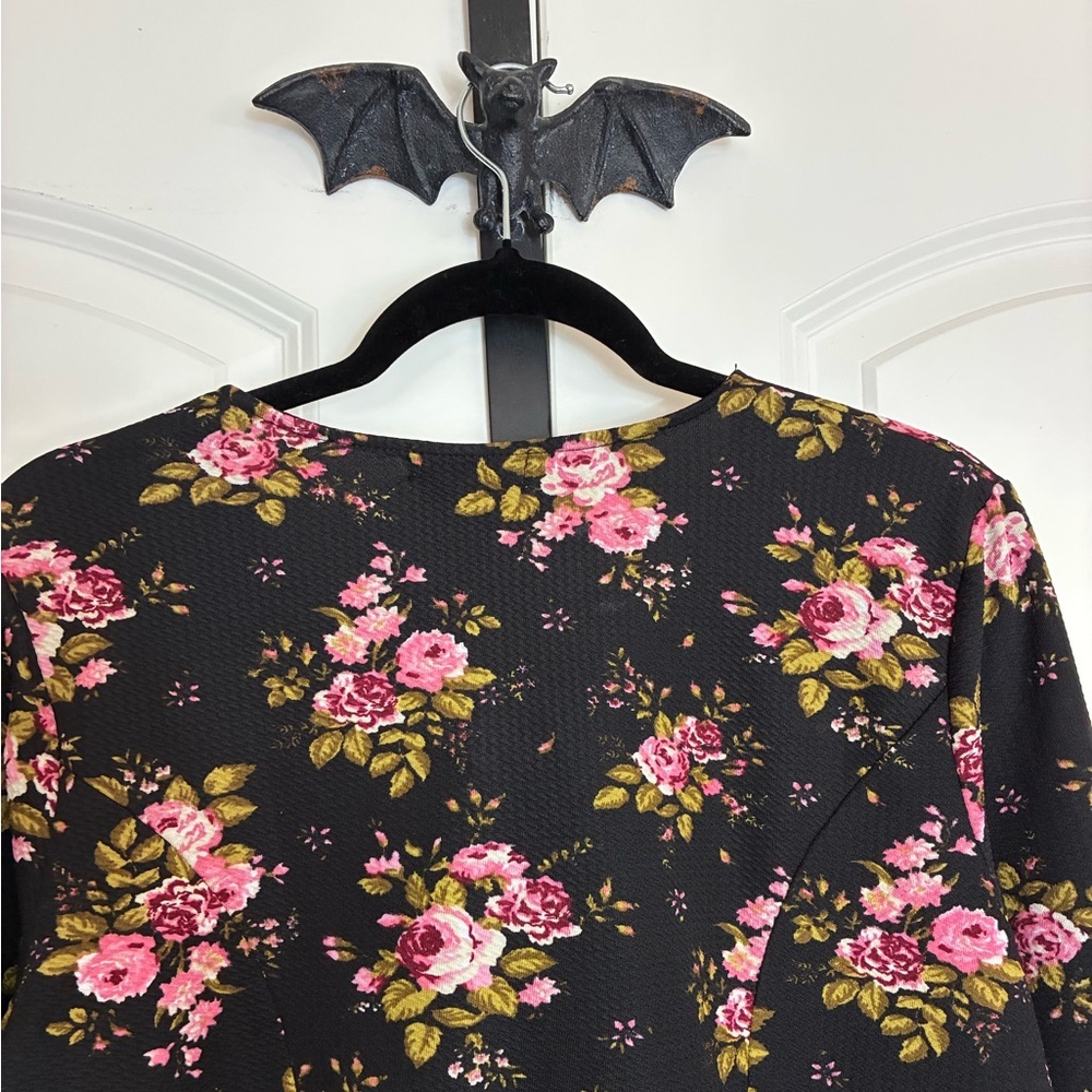 Goth Black & Floral Zipper Front Comfortable Material Bell Sleeve Cuff 2X-3X - Picture 4 of 13